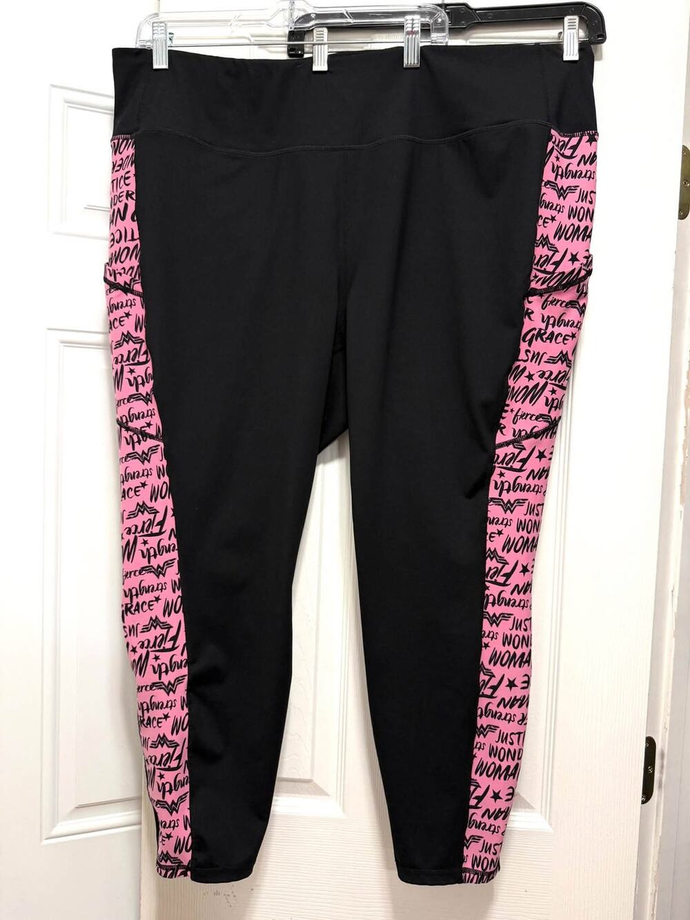 Torrid Plus Size 4 Wonder Woman Pink Active Black Crop Leggings w/Pockets 4X
